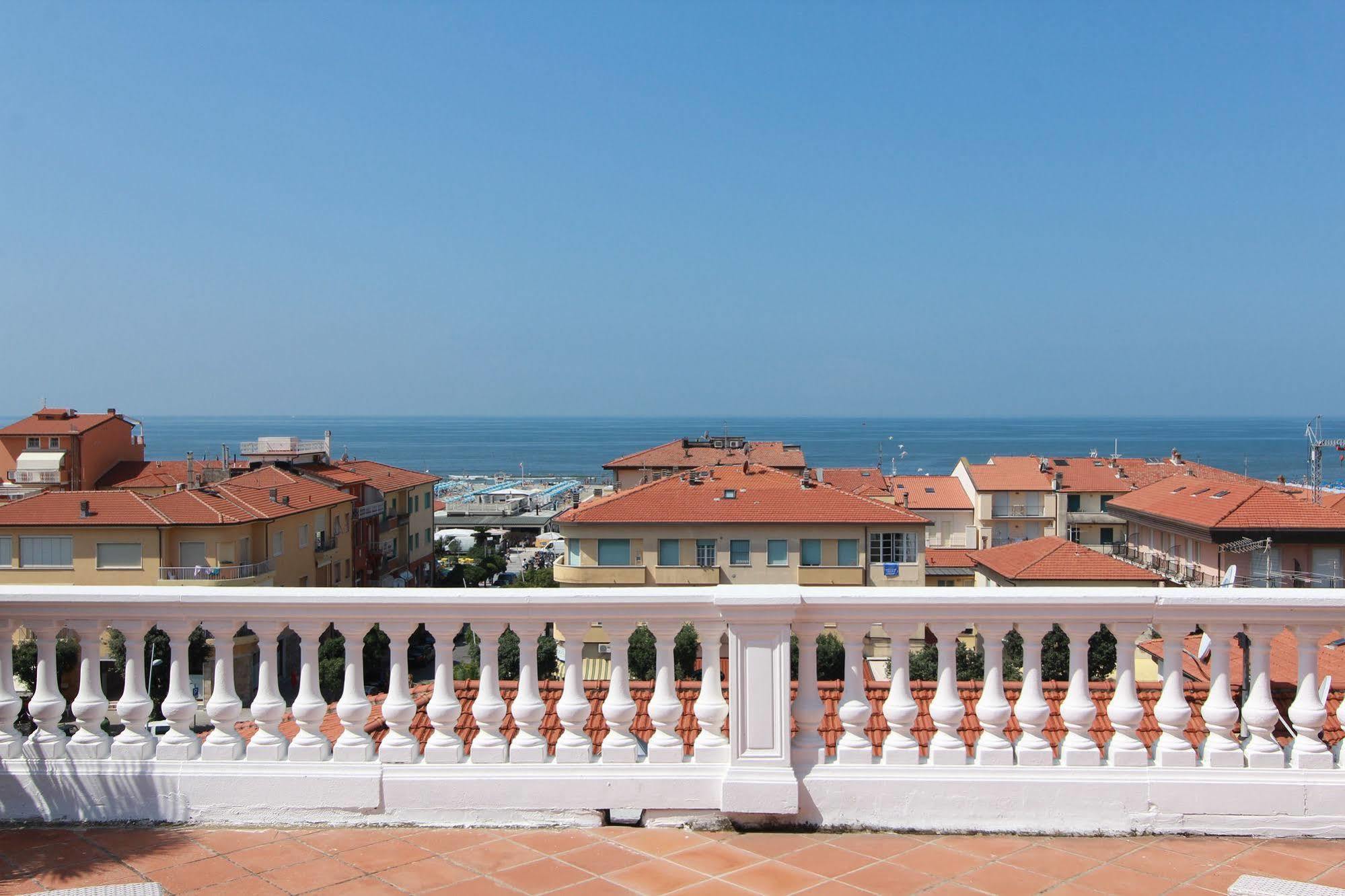 Hotel Regina Lido di Camaiore Ngoại thất bức ảnh